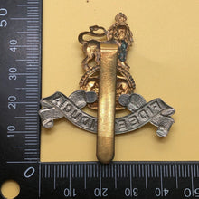 Lade das Bild in den Galerie-Viewer, Original WW2 British Army Cap Badge - Royal Army Pay Corps Kings Crown - The Militaria Shop