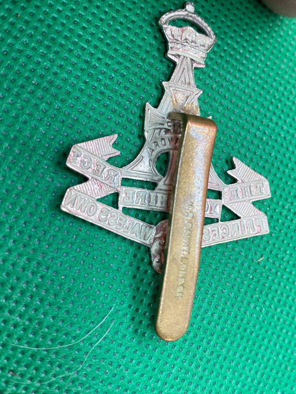 WW1 / WW2 British Army Princess of Wales's Own Yorkshire Regiment Cap Badge - The Militaria Shop