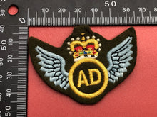 Lade das Bild in den Galerie-Viewer, British Army Aerial Despatch Queen's Crown Wings - The Militaria Shop