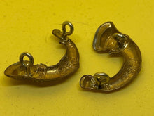 Load image into Gallery viewer, Original Pair of WW1 / WW2 British Army Light Infantry Facing Collar Badges - The Militaria Shop