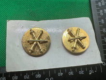 Charger l'image dans la galerie, Genuine US Army Collar Disc Badges Pair - Air Defence Artillery - The Militaria Shop