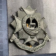 Load image into Gallery viewer, Original WW2 British Army Bedfordshire & Hertfordshire Regiment Cap Badge - The Militaria Shop