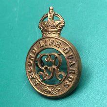 Load image into Gallery viewer, Original WW1 British Army Second Life Guards Cap Badge George V - The Militaria Shop