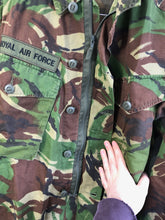 Load image into Gallery viewer, Size 190/104 - Vintage British Army DPM Lightweight Combat Jacket Smock - The Militaria Shop