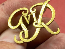 Load image into Gallery viewer, Original WW2 British Army Recruiting Staff GVIR cap badge circa 1937-52 - The Militaria Shop