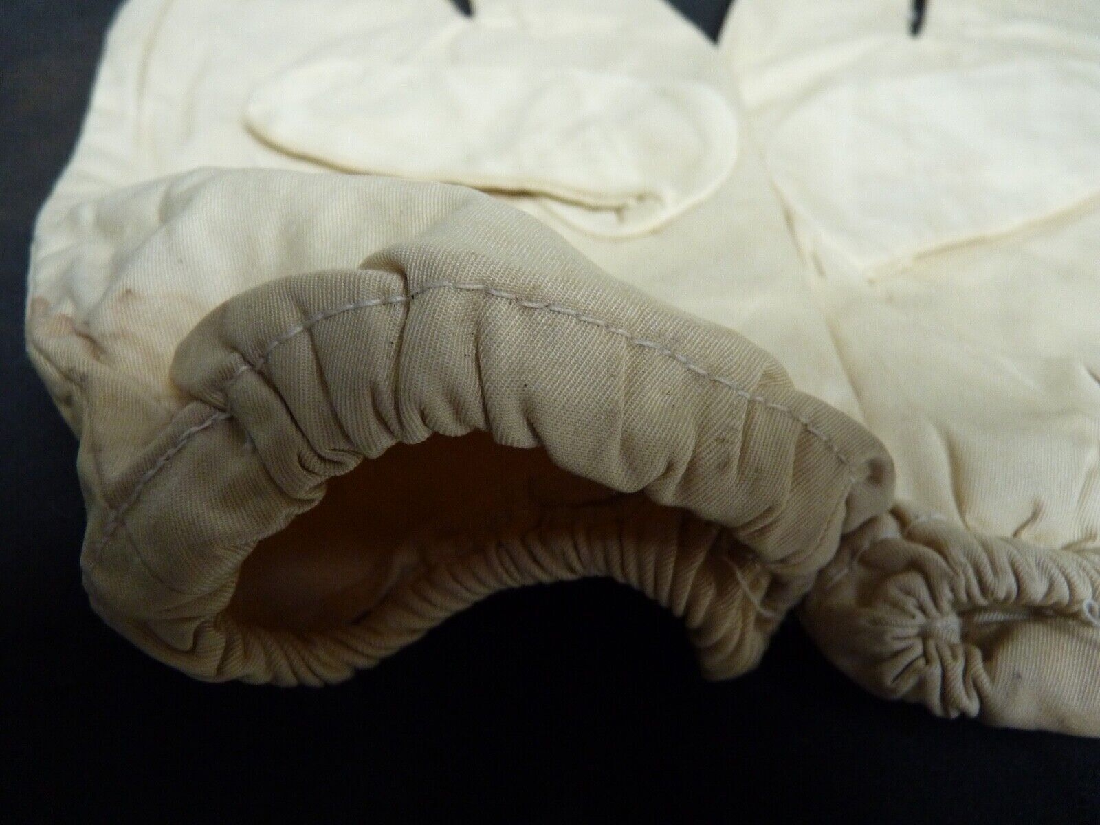 Original WW2 British Army Gunners Winter White Gloves - The Militaria Shop