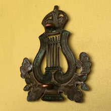 Load image into Gallery viewer, Original WW2 British Army Musicians Cap Badge - The Militaria Shop