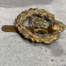 Load image into Gallery viewer, Original WW2 British Army Royal Armoured Corps Cap Badge - The Militaria Shop