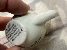 Lade das Bild in den Galerie-Viewer, Original Vintage Crested China Ware Jug, Isle of Wight - The Militaria Shop