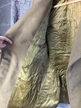 Load image into Gallery viewer, Original WW2 British Army Officers Private Purchase Jeep Greatcoat - 38" Ch - The Militaria Shop