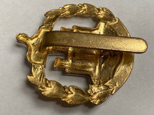 Charger l'image dans la galerie, A British Army Dorset Regiment dress Cap badge white /gilt metal. - The Militaria Shop