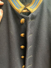 Charger l'image dans la galerie, RARE British Army Victorian musicians dress tunic with gilt buttons - original. - The Militaria Shop