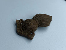 Load image into Gallery viewer, Original WW2 British Army Bakelite Economy Royal Artillery Cap Badge - The Militaria Shop