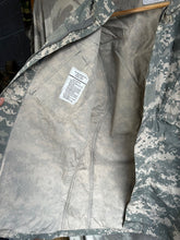 Charger l'image dans la galerie, Vintage US Army Combat Uniform Tactical Digital Camouflage Jacket - Small / Long - The Militaria Shop
