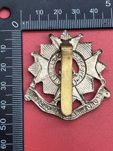 Load image into Gallery viewer, Original WW2 British Army Bedfordshire and Hertfordshire Regiment Cap Badge - The Militaria Shop