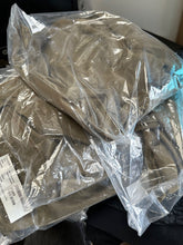 Charger l'image dans la galerie, British Army Thermal Underwear T-Shirt Short Sleeve - New Old Stock - 160/80 - The Militaria Shop