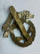 Charger l'image dans la galerie, Original British Army - Middlesex Regiment Cap Badge - The Militaria Shop