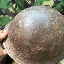 Charger l'image dans la galerie, Original WW2 British / Canadian Army Mk3 Turtle Helmet - The Militaria Shop