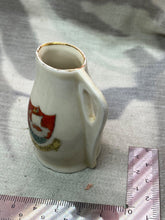 Lade das Bild in den Galerie-Viewer, Original Vintage Crested China Ware Jug, Isle of Wight - The Militaria Shop