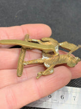 Load image into Gallery viewer, Genuine WW2 British Army The Queens Royal Regiment Cap Badge - The Militaria Shop