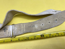 Lade das Bild in den Galerie-Viewer, Original British Army White Buff Leather Guards Belt - The Militaria Shop