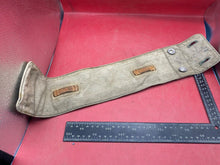 Lade das Bild in den Galerie-Viewer, Original WW2 Swiss Army / German Army Tent Pole / Zeltbahn Peg Bag - 1943 - The Militaria Shop