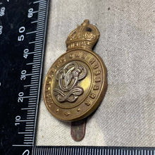 Load image into Gallery viewer, Original WW2 7th Queen's Own Hussars British Army Cap Badge - The Militaria Shop