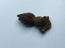 Load image into Gallery viewer, Original WW2 British Army Bakelite Economy Royal Artillery Cap Badge - The Militaria Shop