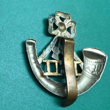Lade das Bild in den Galerie-Viewer, Original WW2 British Army King's Shropshire Light Infantry Cap Badge - The Militaria Shop