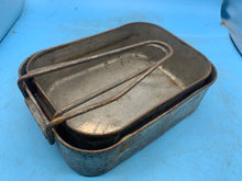 Charger l'image dans la galerie, Original WW2 British Army Soldiers Mess Tin Set - Two Piece - Fold Out Handles - The Militaria Shop