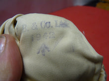 Load image into Gallery viewer, Original WW2 British Army Gunners Winter White Gloves - 1943 - The Militaria Shop