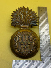 Charger l'image dans la galerie, Original British Army Victorian Royal Dublin Fusiliers Glengarry Badge - The Militaria Shop