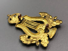 Load image into Gallery viewer, Original WW1 / WW2 British Army Musicians Cap Badge - The Militaria Shop