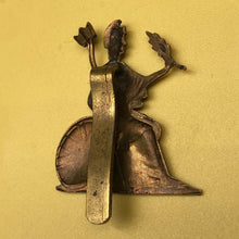 Load image into Gallery viewer, Original WW2 British Army Royal Norfolk Regiment Cap Badge - The Militaria Shop