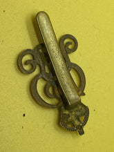 Load image into Gallery viewer, Original Norfolk Yeomanry GV Norfolk Yeomanry (Kings Own Royal Regt) Cap Badge - The Militaria Shop