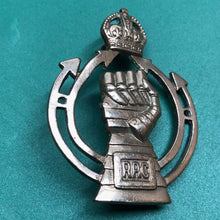 Load image into Gallery viewer, Original WW2 Royal Armoured Corps - Kings Crown British Army Cap Badge - The Militaria Shop