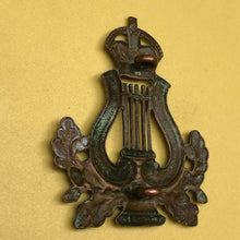 Load image into Gallery viewer, Original WW2 British Army Musicians Cap Badge - The Militaria Shop