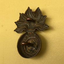 Lade das Bild in den Galerie-Viewer, Original Victorian Era British Army The Royal Fusiliers Cap Badge - The Militaria Shop