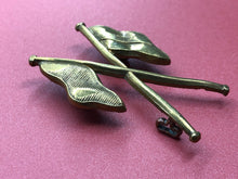Load image into Gallery viewer, Original WW2 British Army Badge - Signallers Badge - The Militaria Shop