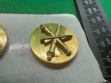 Charger l'image dans la galerie, Genuine US Army Collar Disc Badges Pair - Air Defence Artillery - The Militaria Shop
