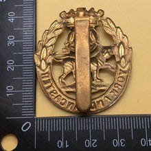 Load image into Gallery viewer, Original WW2 British Army Cap Badge - York and Lancaster Regiment - The Militaria Shop