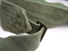 Lade das Bild in den Galerie-Viewer, Original WW2 British Army 44 Pattern Shoulder Cross Straps Set - 1945 Dated - The Militaria Shop