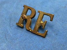 Load image into Gallery viewer, Original WW1 / WW2 Brass British Army Shoulder Title - RE Royal Engineers - The Militaria Shop