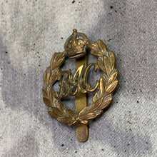 Load image into Gallery viewer, Original WW2 British Army Royal Armoured Corps Cap Badge - The Militaria Shop