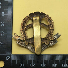Load image into Gallery viewer, Original WW2 British Army Cap Badge - Middlesex Regiment - The Militaria Shop