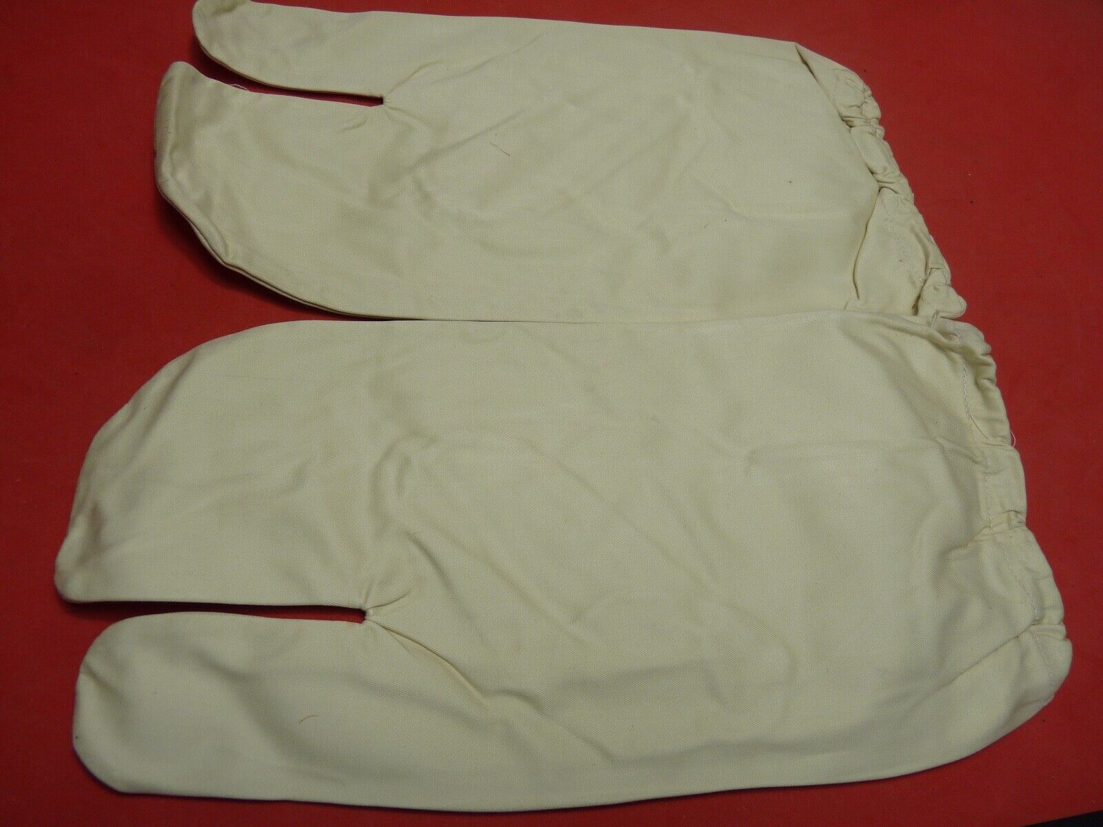 Original WW2 British Army Gunners Winter White Gloves - Dated 1941 - The Militaria Shop