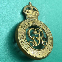 Load image into Gallery viewer, Original WW1 British Army Life Guards Cap Badge George V - The Militaria Shop