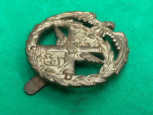 Charger l'image dans la galerie, Genuine Kuwait Army Regimental Cap Badge - The Militaria Shop