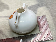 Lade das Bild in den Galerie-Viewer, Original Vintage Crested China Ware Jug - Isle of Wight - The Militaria Shop