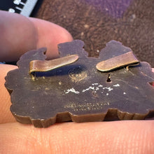 Charger l'image dans la galerie, Original WW2 British Army Economy Bakelite General Service Corps Cap Badge - The Militaria Shop